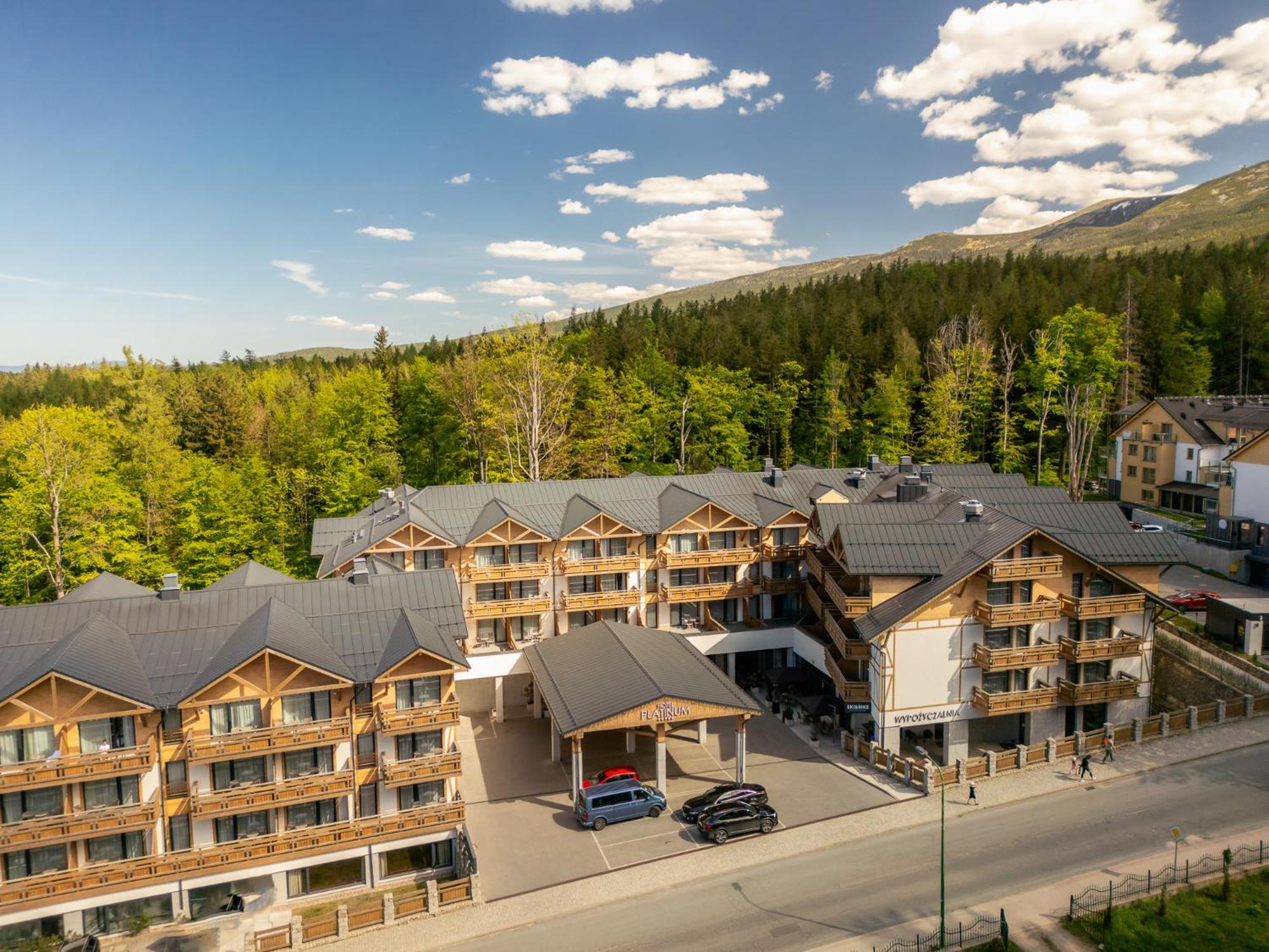 Platinum Mountain Hotel&Spa Szklarska Poręba Exterior foto View of the village